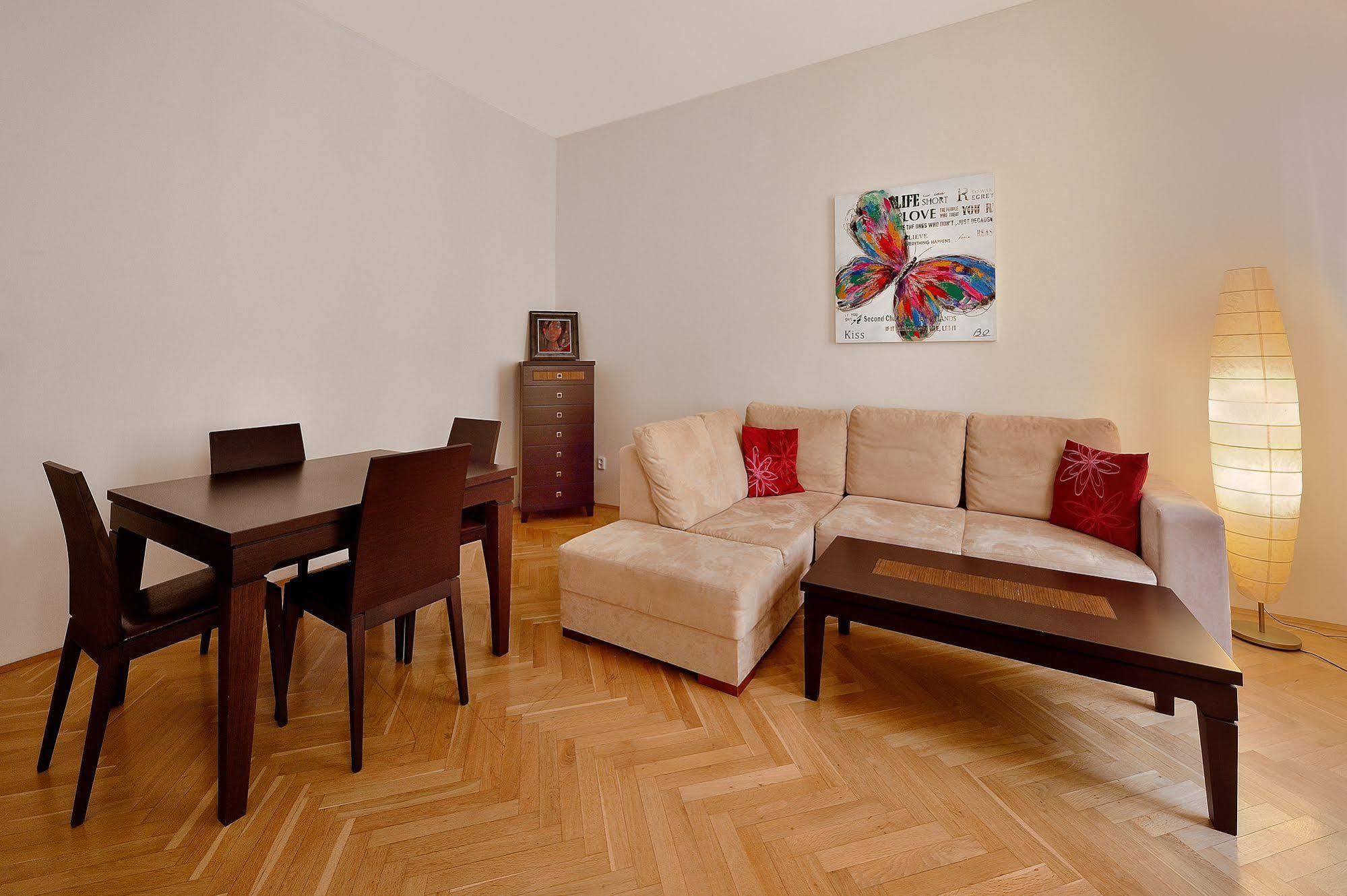 Ambiente Serviced Apartments - Tallerova Bratislava Ngoại thất bức ảnh