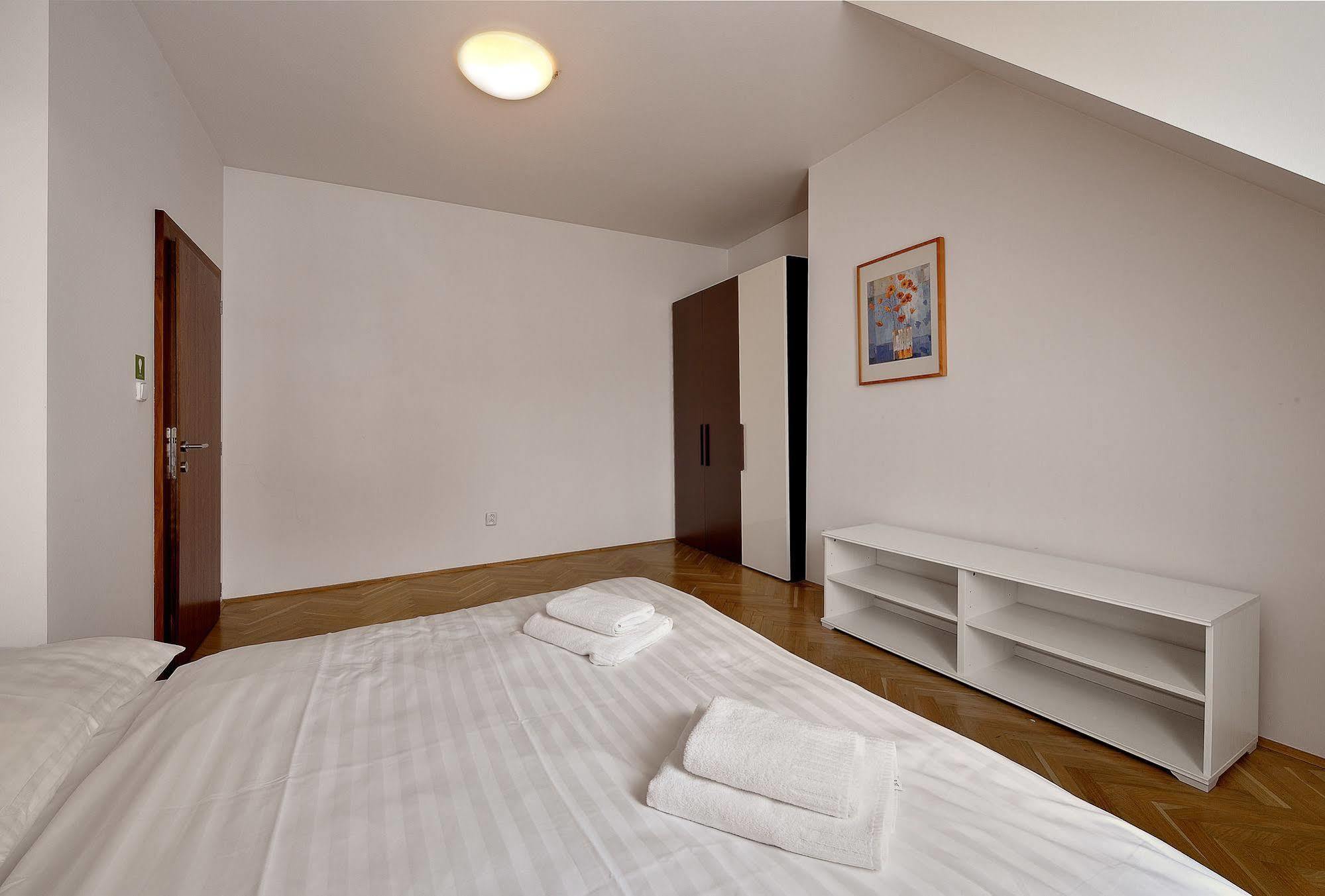 Ambiente Serviced Apartments - Tallerova Bratislava Ngoại thất bức ảnh