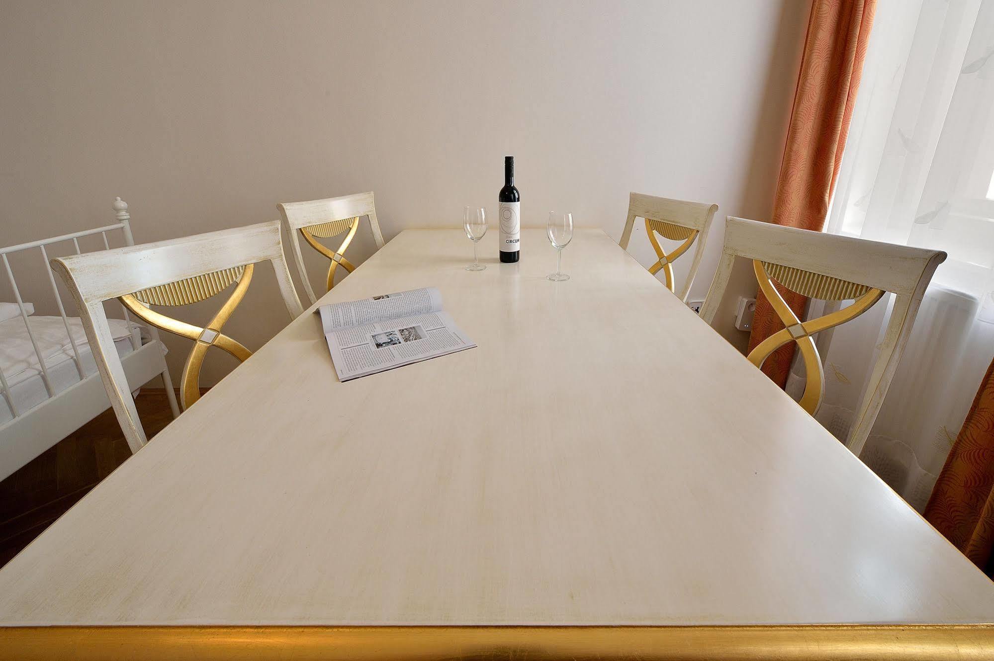 Ambiente Serviced Apartments - Tallerova Bratislava Ngoại thất bức ảnh