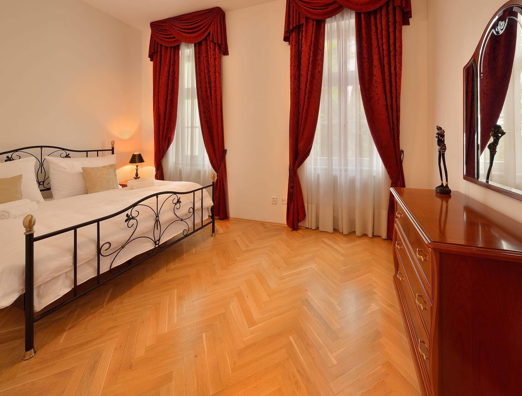 Ambiente Serviced Apartments - Tallerova Bratislava Ngoại thất bức ảnh