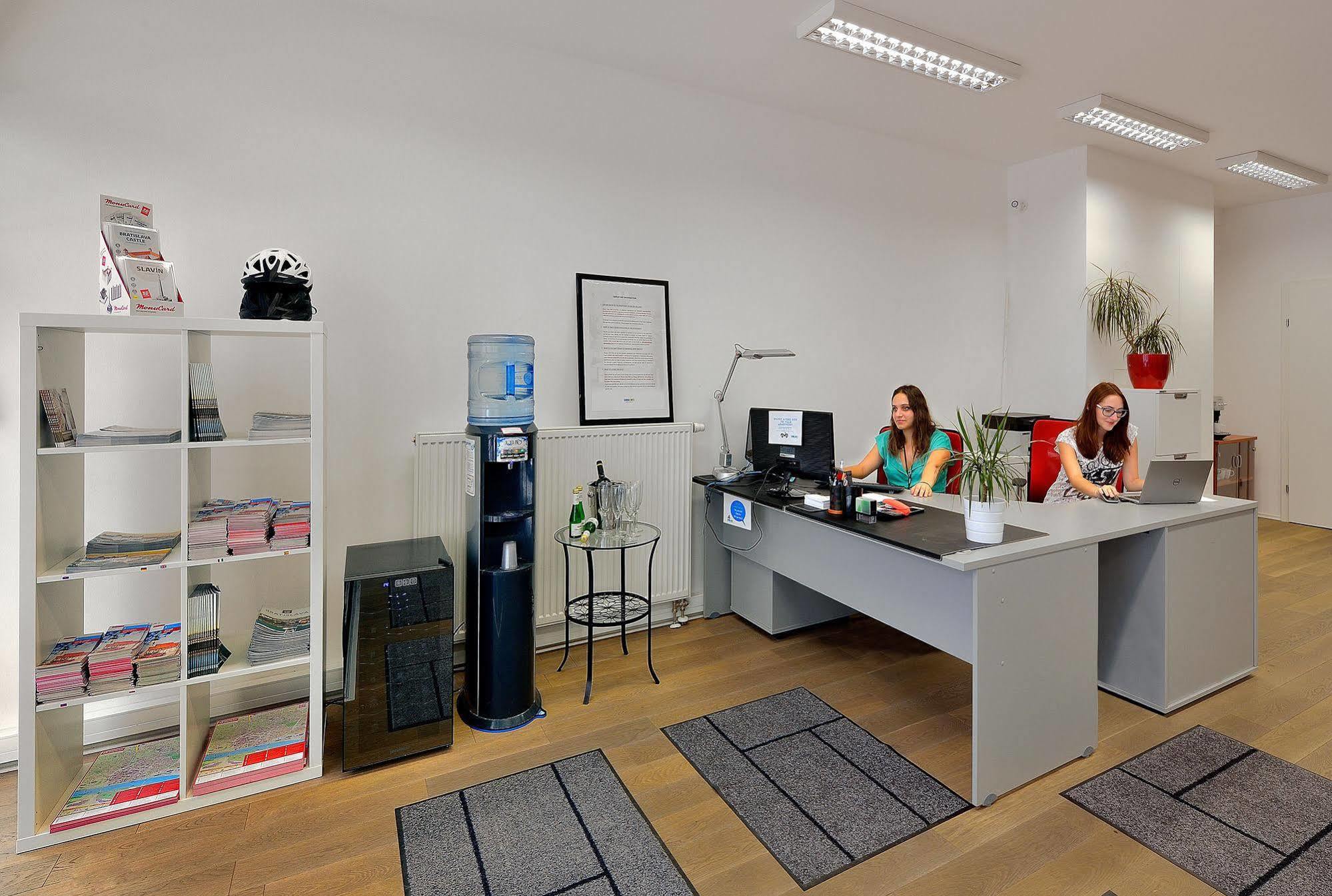 Ambiente Serviced Apartments - Tallerova Bratislava Ngoại thất bức ảnh